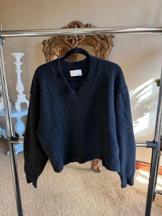 Aritzia Black V-Neck Pullover Sweater - Picture 1 of 3